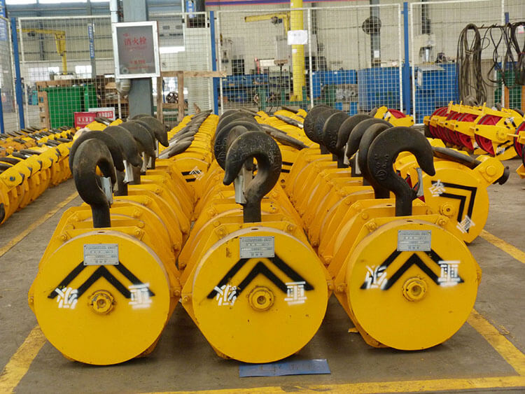 crane hooks in the factory
